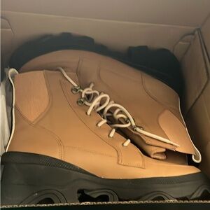 Sorel Leather/gortex waterproof Lug sole boots worn once. Fits like a 10. $39